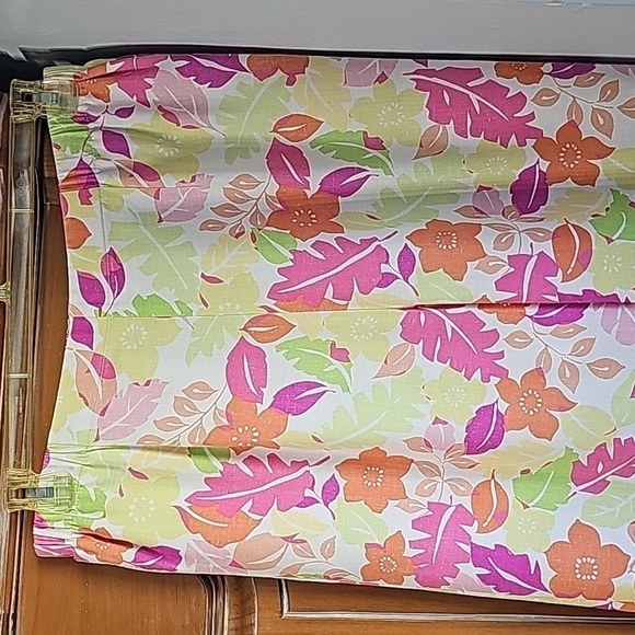 TALBOTS FLORAL PRINT, Pants size large. Elastic waist. Made in the USA. Lined. - Picture 2 of 8